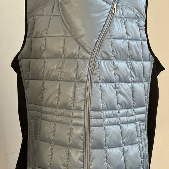 Calvin Klein Winter / Fall Vest. Sleeveless Expandale Sides, Pockets - Picture 5 of 8